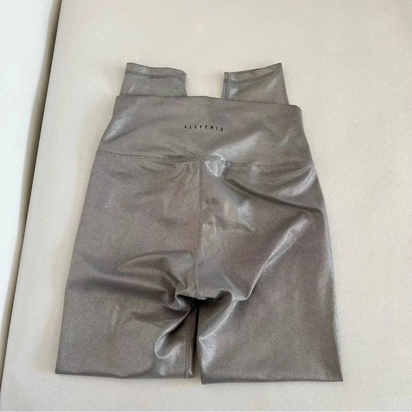 AllFENIX Leggings Size Medium Liquid Silver 7/8 Length Pants - Picture 2 of 10